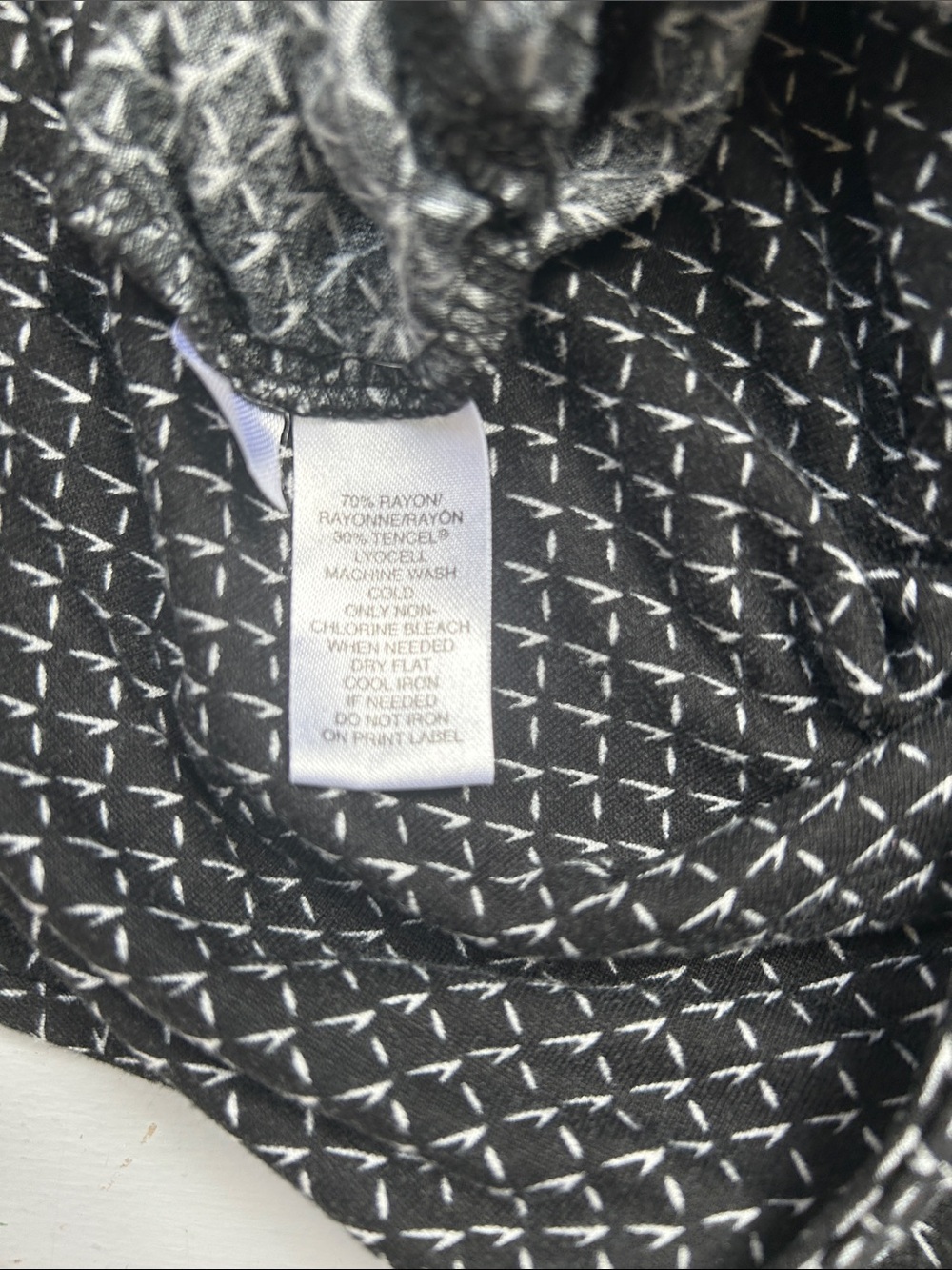 LOFT Black and White Geometric Knit Top - Picture 5 of 5